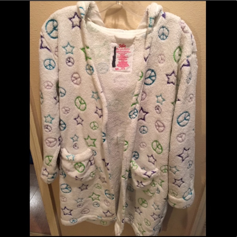 ADORABLE JUSTICE CHILDREN’S ROBE!